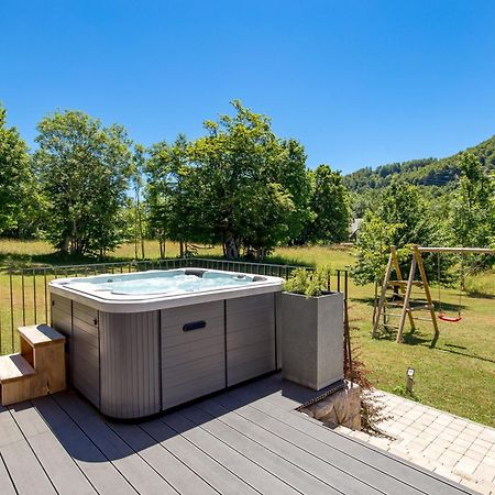 Modern Alpine Monsalbius Chalet Baske Ostarije Exteriör bild