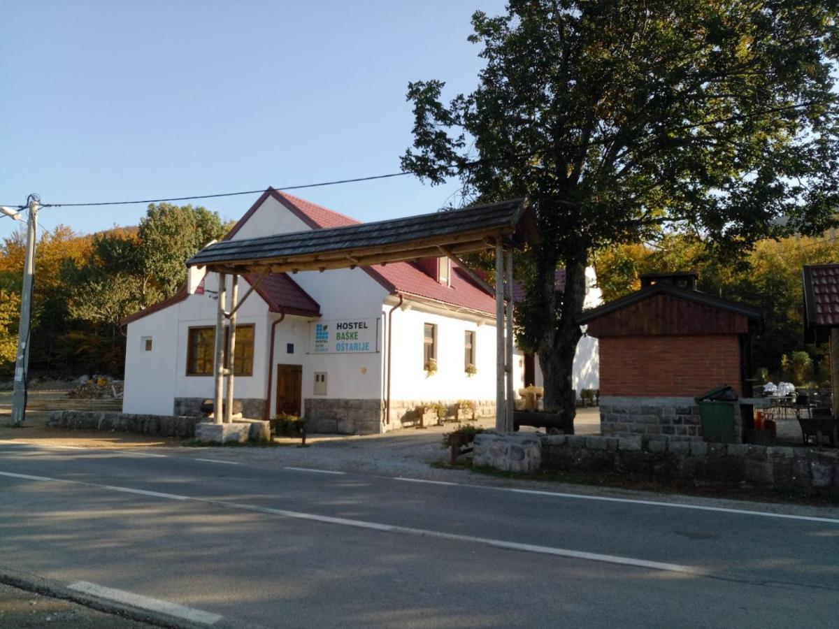 Modern Alpine Monsalbius Chalet Baske Ostarije Exteriör bild