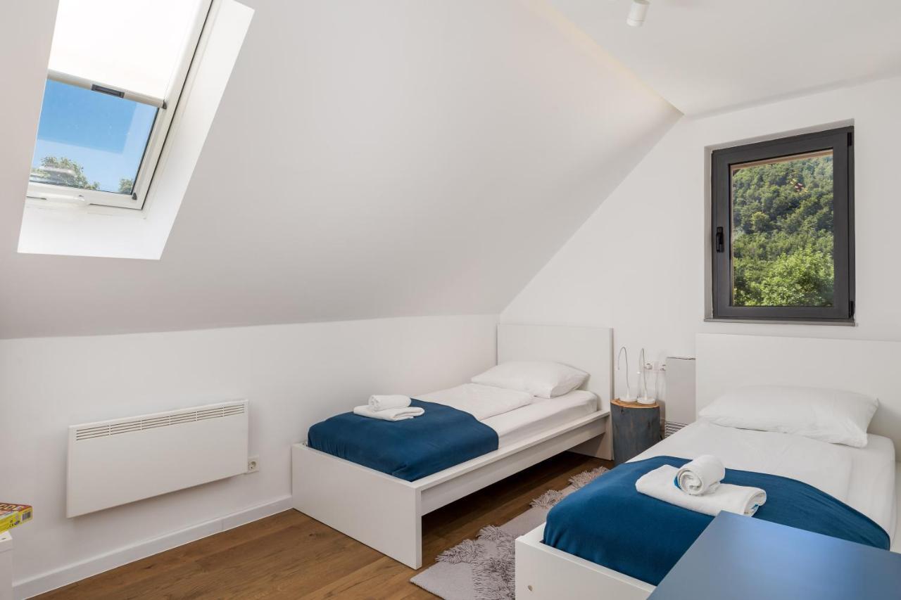Modern Alpine Monsalbius Chalet Baske Ostarije Exteriör bild