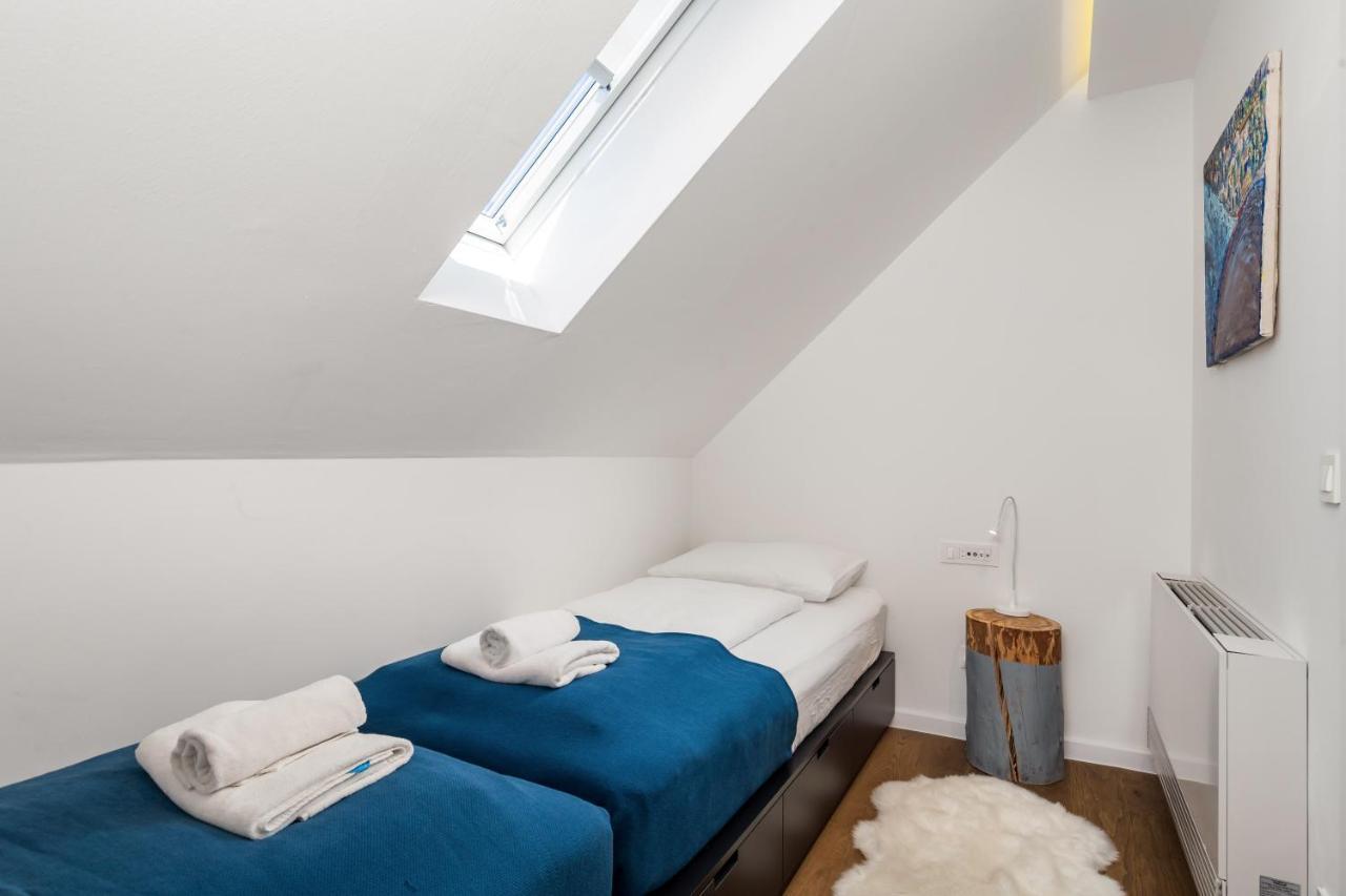 Modern Alpine Monsalbius Chalet Baske Ostarije Exteriör bild