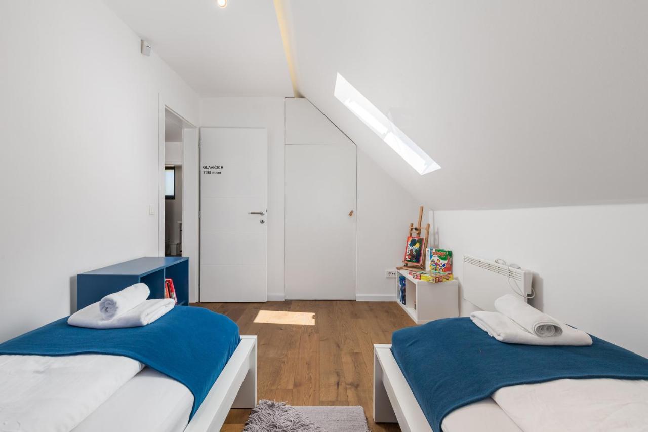 Modern Alpine Monsalbius Chalet Baske Ostarije Exteriör bild
