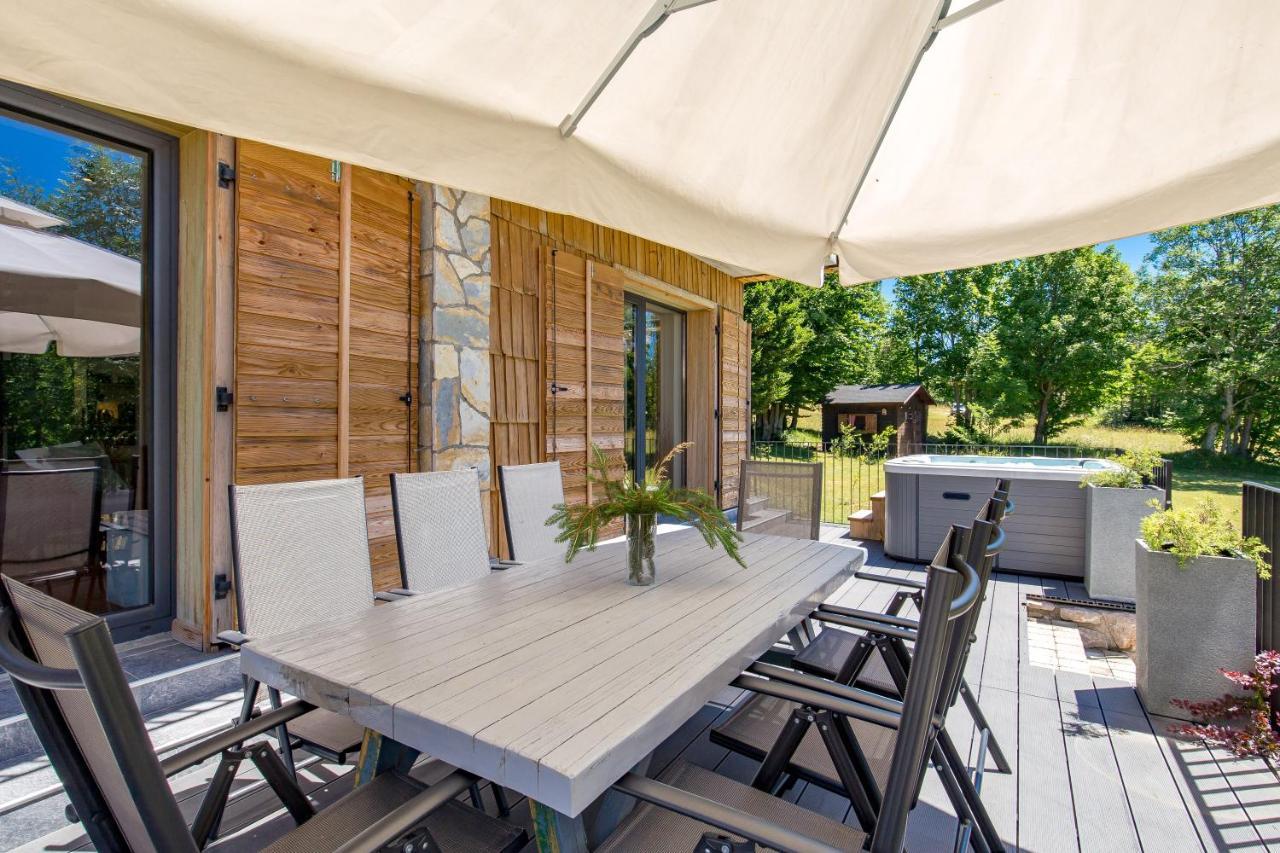 Modern Alpine Monsalbius Chalet Baske Ostarije Exteriör bild