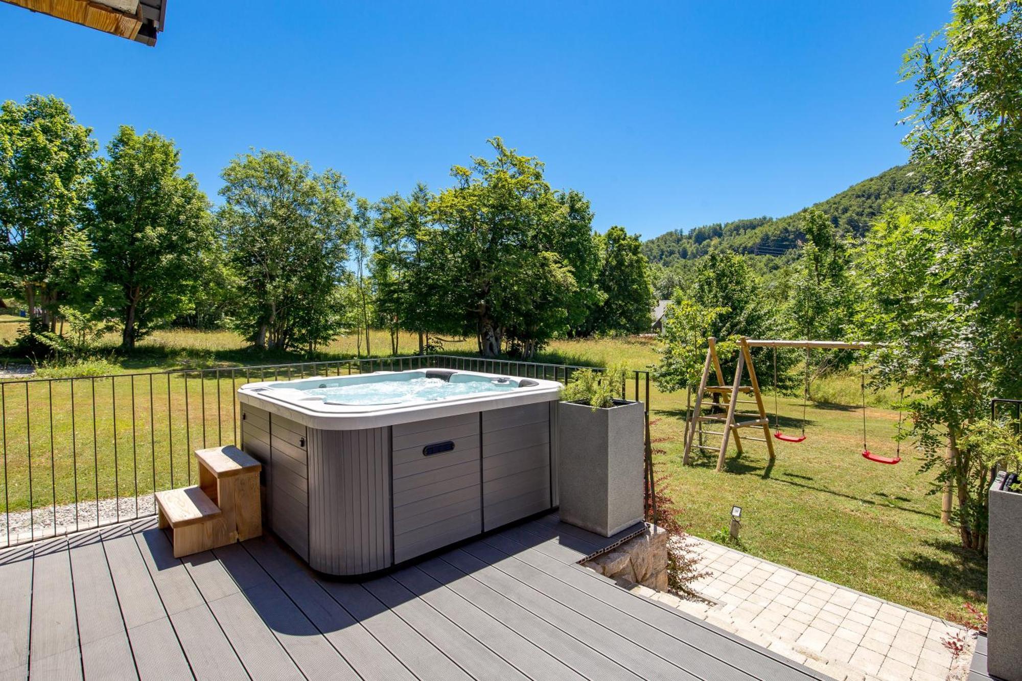 Modern Alpine Monsalbius Chalet Baske Ostarije Exteriör bild